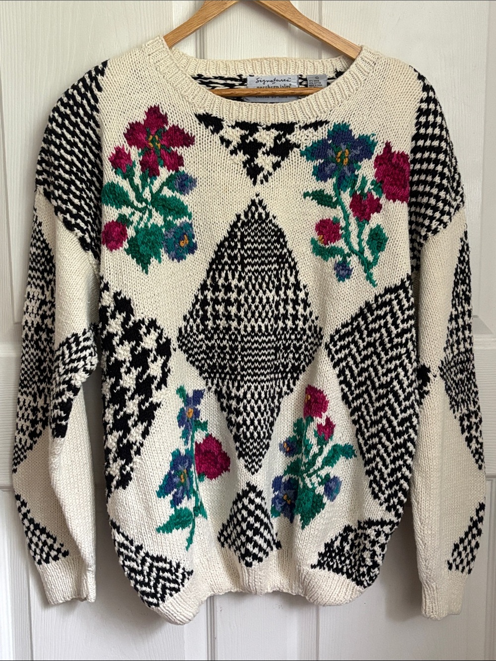 Northern Isle Cream Hand Knit Sweater Black Houndstooth and Floral Intarsia Sz L